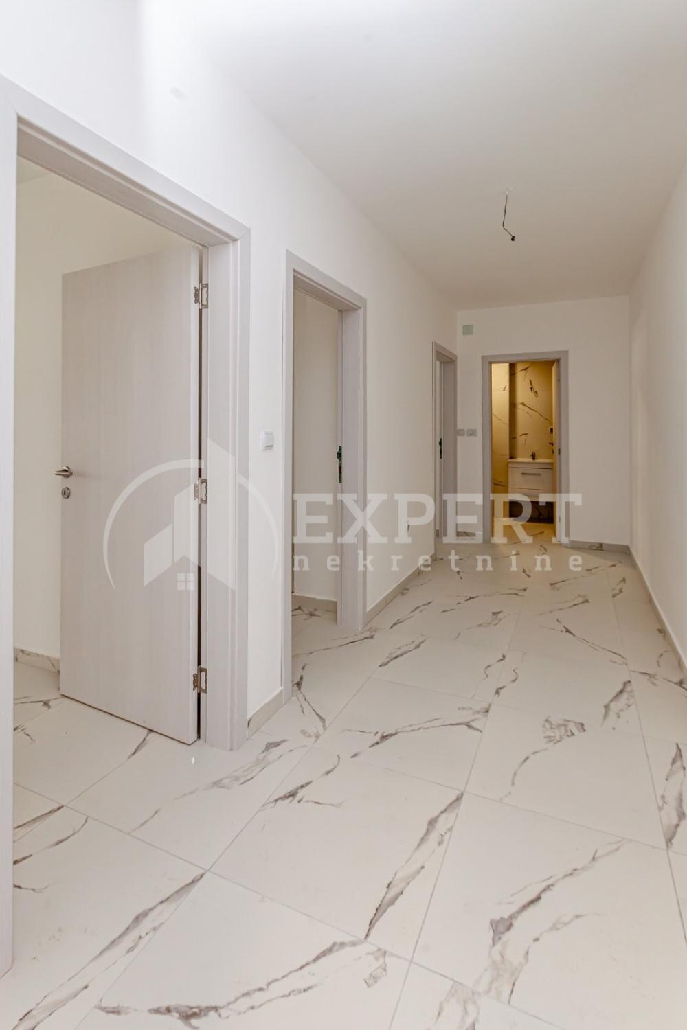 Slika 3 - Vase Pelagića, Dvoiposoban stan na prodaju, 73m2, 145.000€