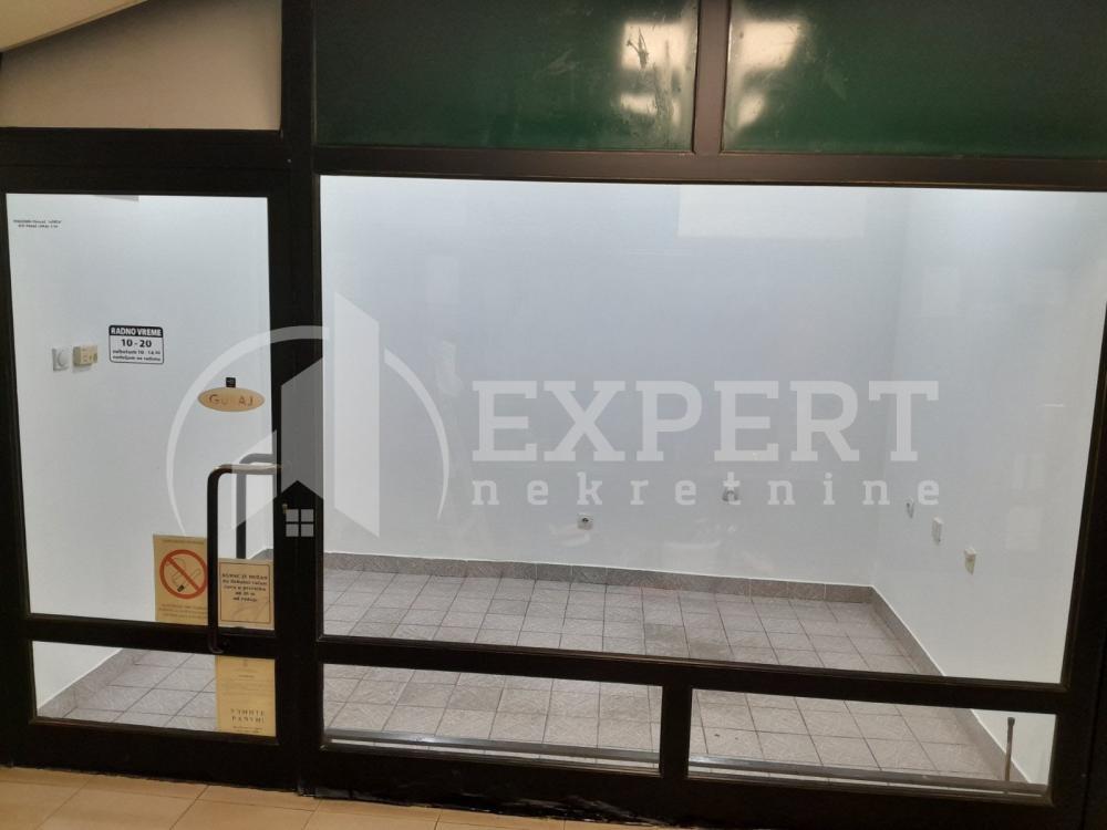 Glavna slika -Obrenovićeva,  Lokal na prodaju, 8m2, 14.700€