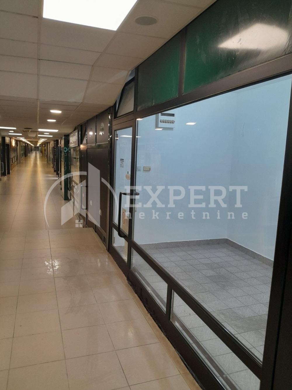 Slika 1 - Obrenovićeva,  Lokal na prodaju, 8m2, 14.700€