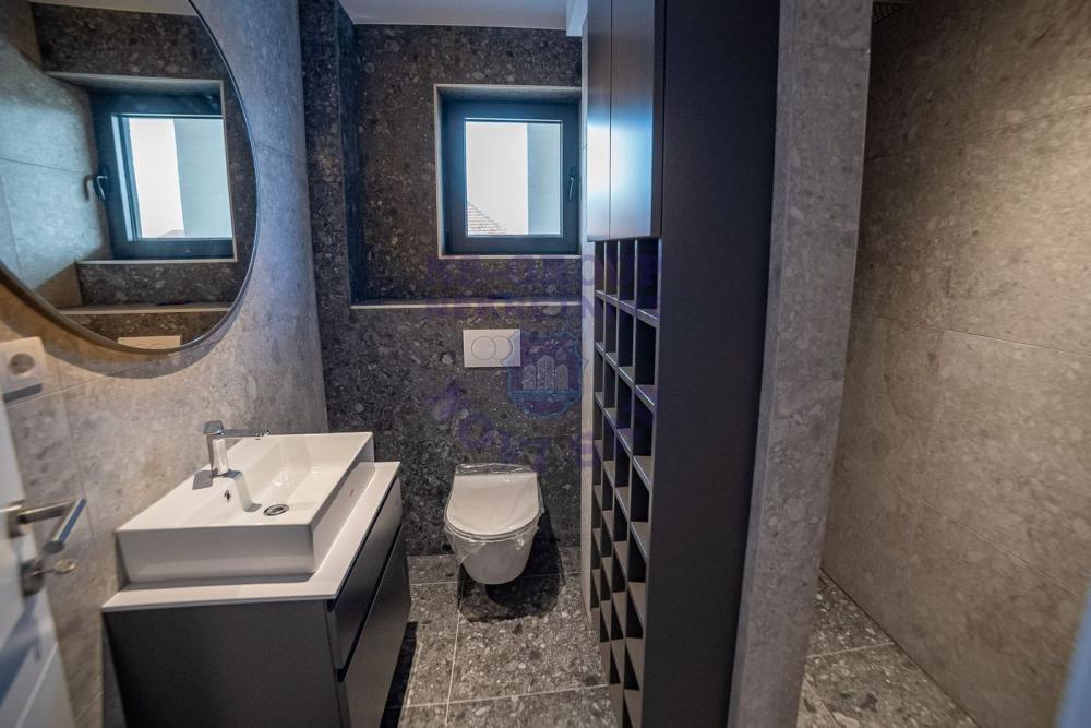 Slika 8 - Zrmanjska, Četvorosoban stan na prodaju, 89m2, 180.360€