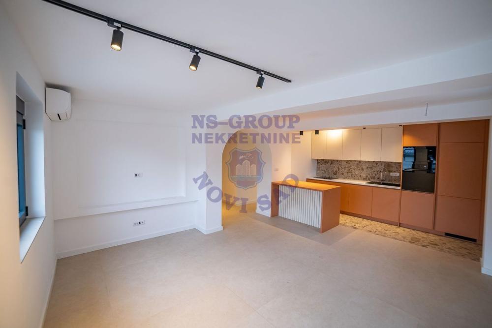 Slika 1 - Zrmanjska, Četvorosoban stan na prodaju, 89m2, 180.360€