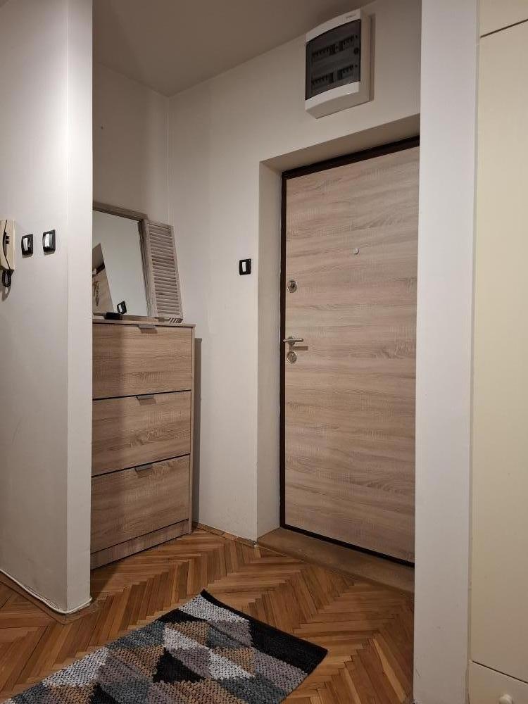 Slika 1 - Marka Čelebonovića, Četvorosoban stan za izdavanje, 83m2, 950€