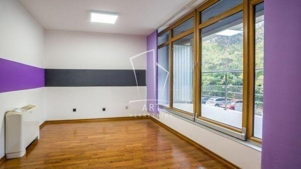 Slika 8 - Teodora Drajzera, Kuća za izdavanje, 271m2, 6.000€