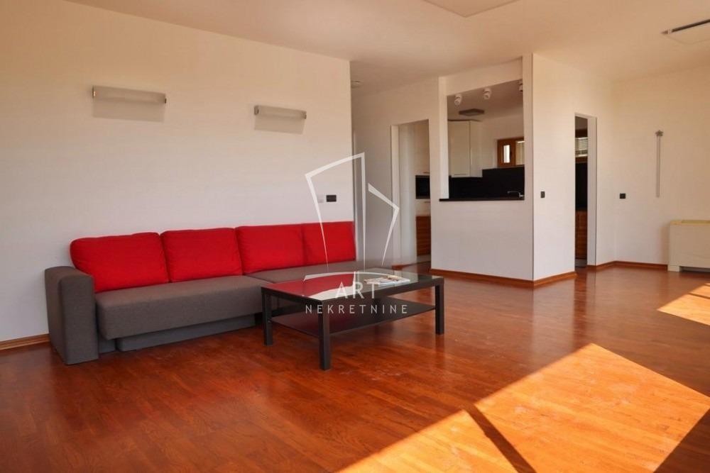 Slika 1 - Teodora Drajzera, Kuća za izdavanje, 271m2, 6.000€