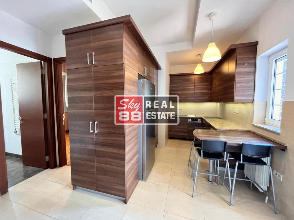 Slika 9 - Četvorosoban stan za izdavanje, 130m2, 2.600€