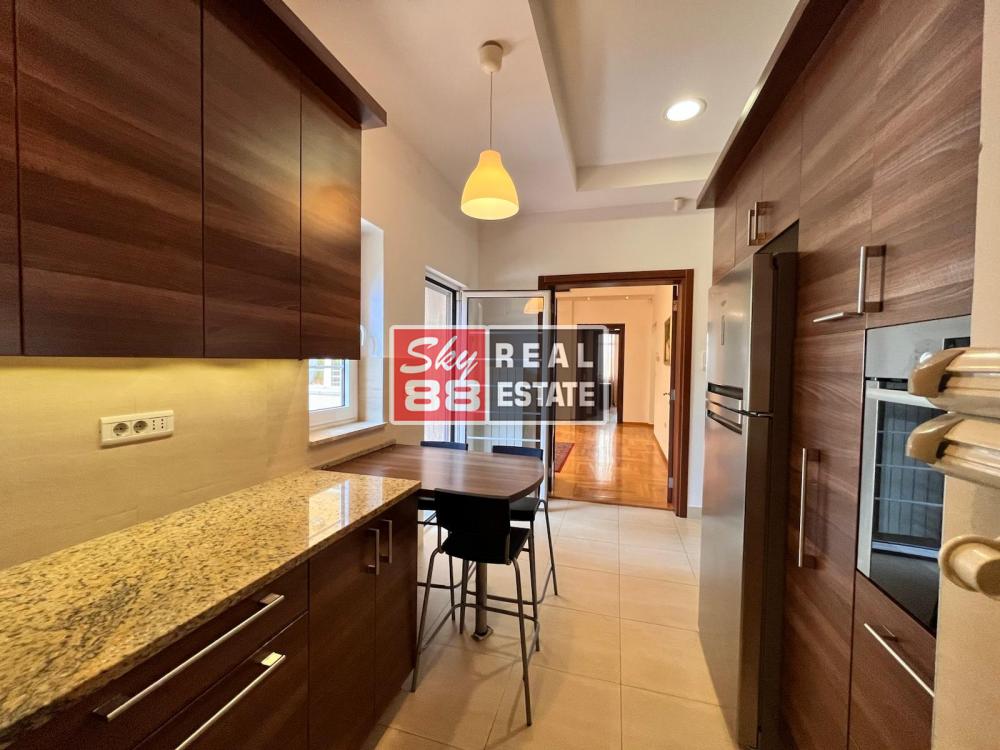 Slika 8 - Četvorosoban stan za izdavanje, 130m2, 2.600€