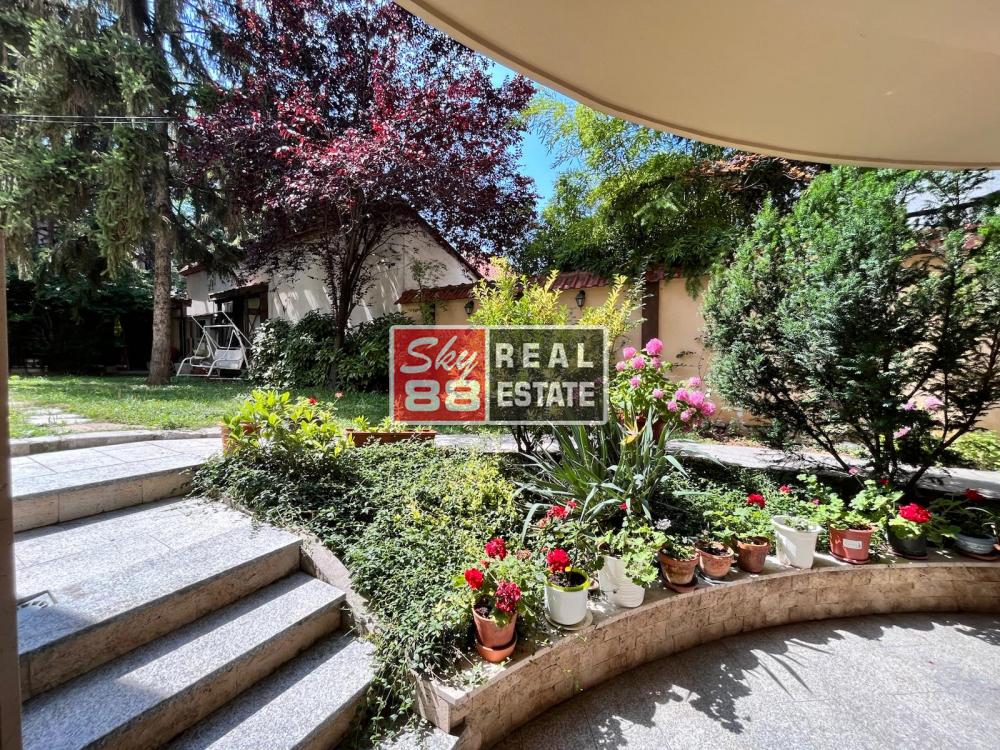 Slika 1 - Četvorosoban stan za izdavanje, 130m2, 2.600€