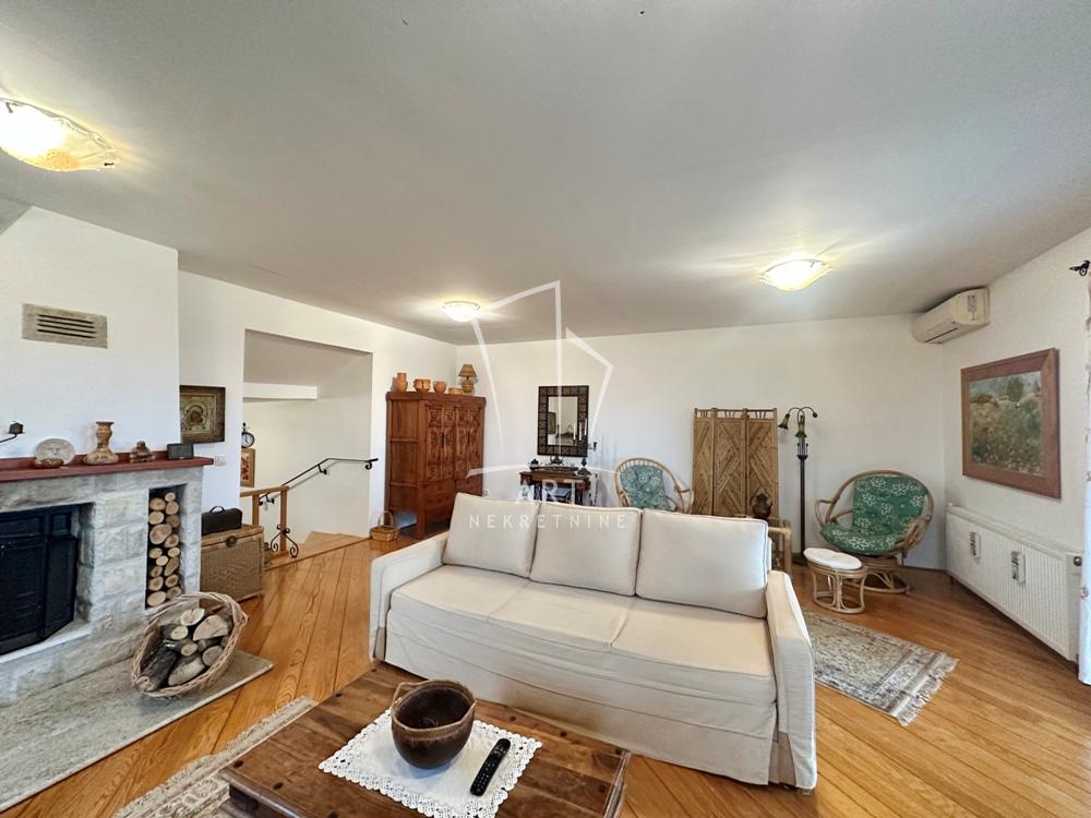 Slika 2 - Lazarevačka,  Kuća na prodaju, 181m2, 299.900€