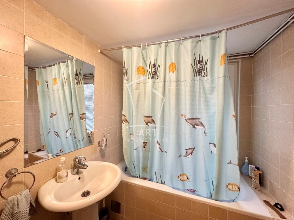 Slika 5 - Lazarevačka,  Kuća na prodaju, 181m2, 299.900€