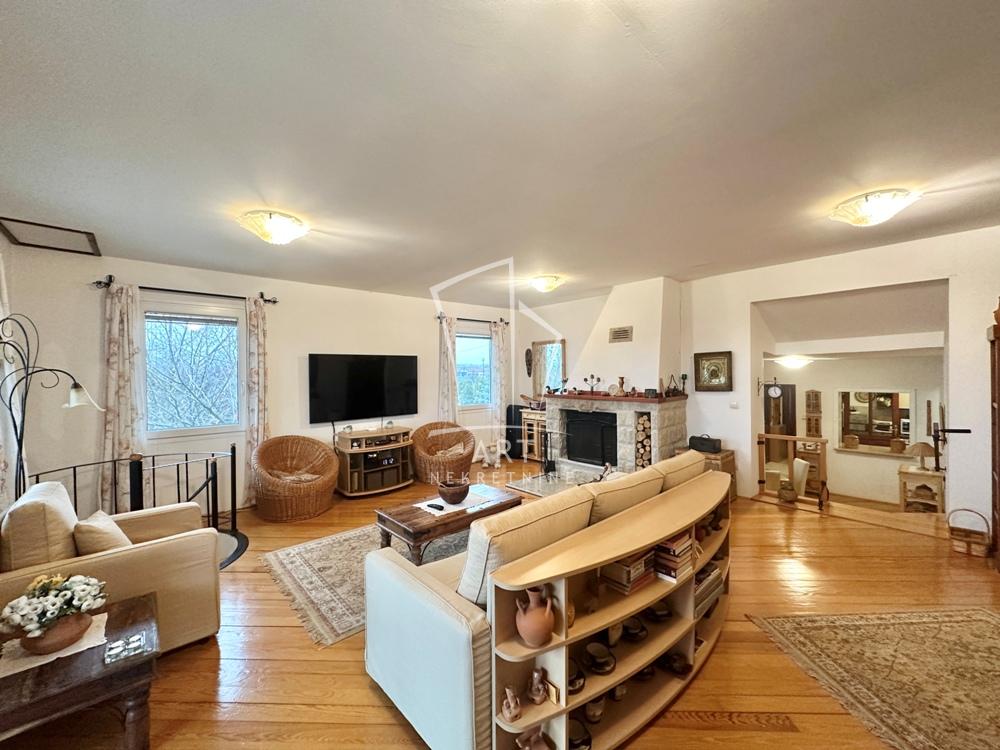 Slika 8 - Lazarevačka,  Kuća na prodaju, 181m2, 299.900€