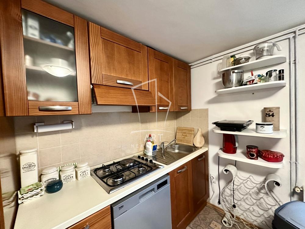 Slika 9 - Lazarevačka,  Kuća na prodaju, 181m2, 299.900€