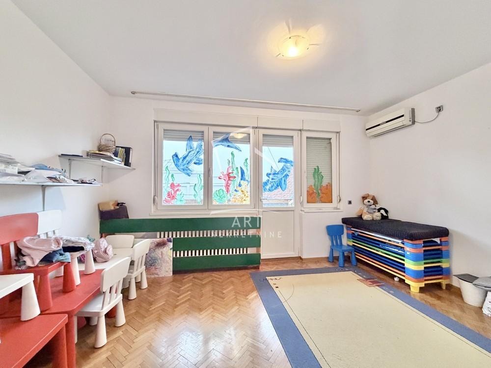 Slika 3 - Miloja Pavlovića,  Kuća na prodaju, 242m2, 380.000€