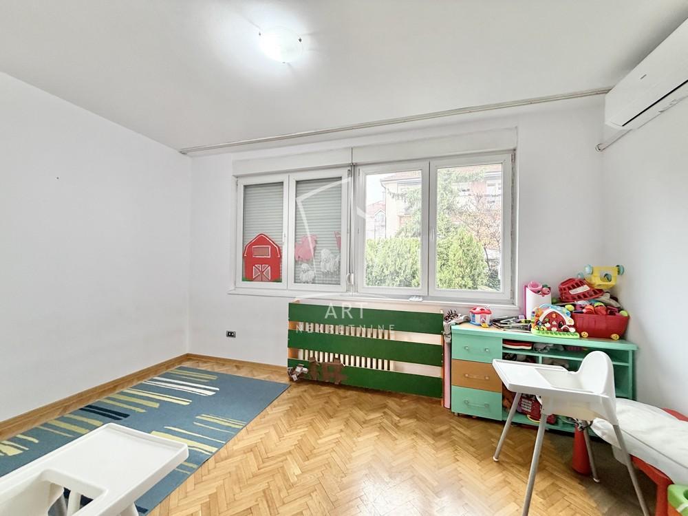 Slika 4 - Miloja Pavlovića,  Kuća na prodaju, 242m2, 380.000€