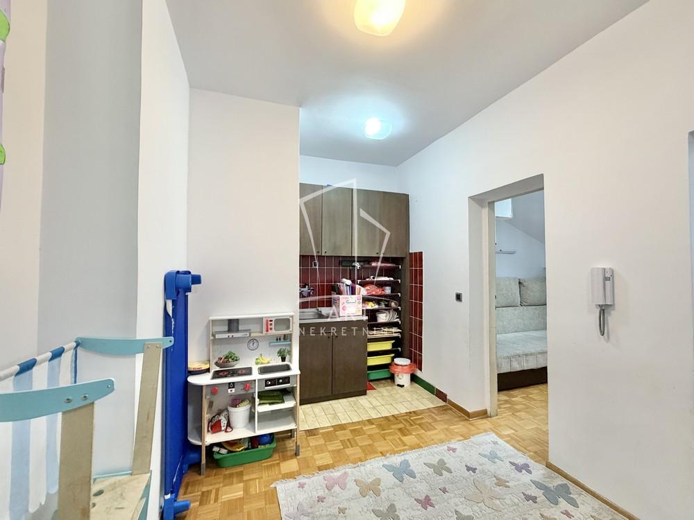 Slika 6 - Miloja Pavlovića,  Kuća na prodaju, 242m2, 380.000€