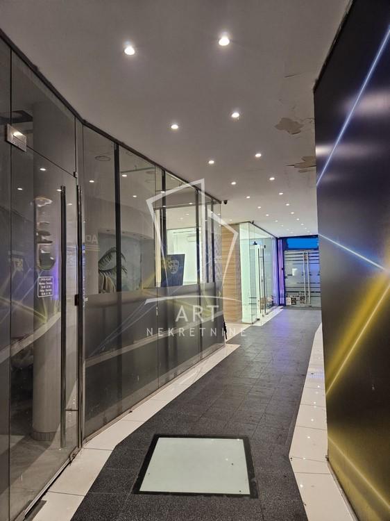 Slika 2 - Terazije,  Lokal za izdavanje, 33m2, 1.300€