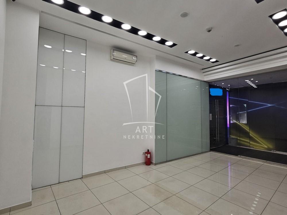 Slika 3 - Terazije,  Lokal za izdavanje, 33m2, 1.300€