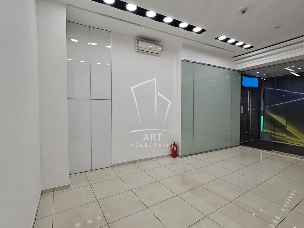 Slika 4 - Terazije,  Lokal za izdavanje, 33m2, 1.300€