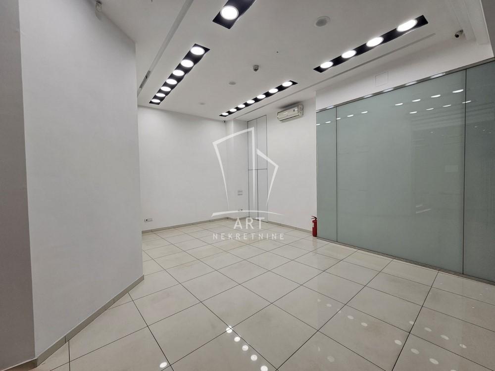 Slika 5 - Terazije,  Lokal za izdavanje, 33m2, 1.300€