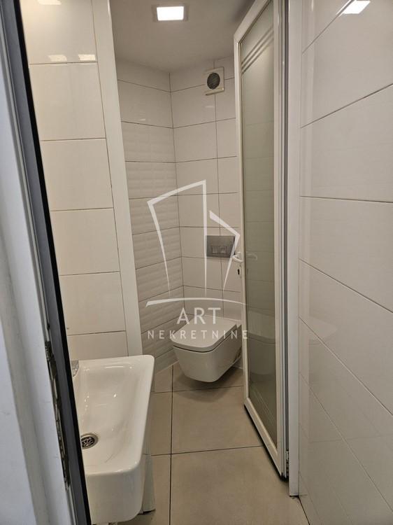 Slika 7 - Terazije,  Lokal za izdavanje, 33m2, 1.300€