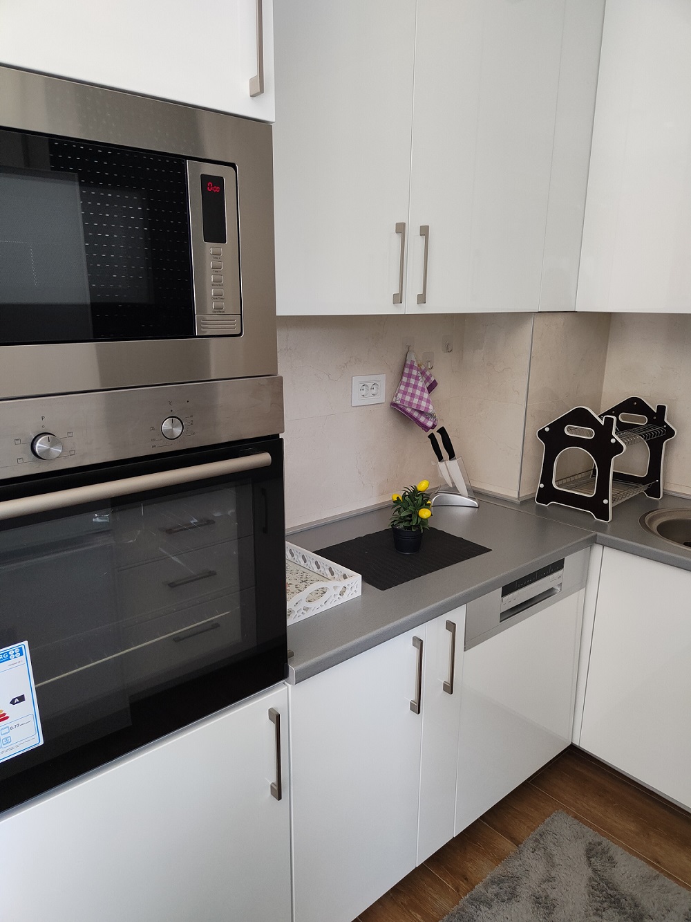 Slika 1 - Juzni bulevar, Dvosoban stan za izdavanje, 50m2, 750€