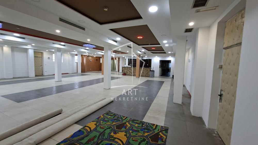 Slika 9 - Surčinska,  Lokal za izdavanje, 400m2, 4.000€