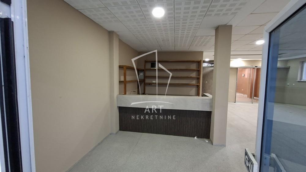 Slika 10 - Surčinska,  Lokal za izdavanje, 400m2, 4.000€