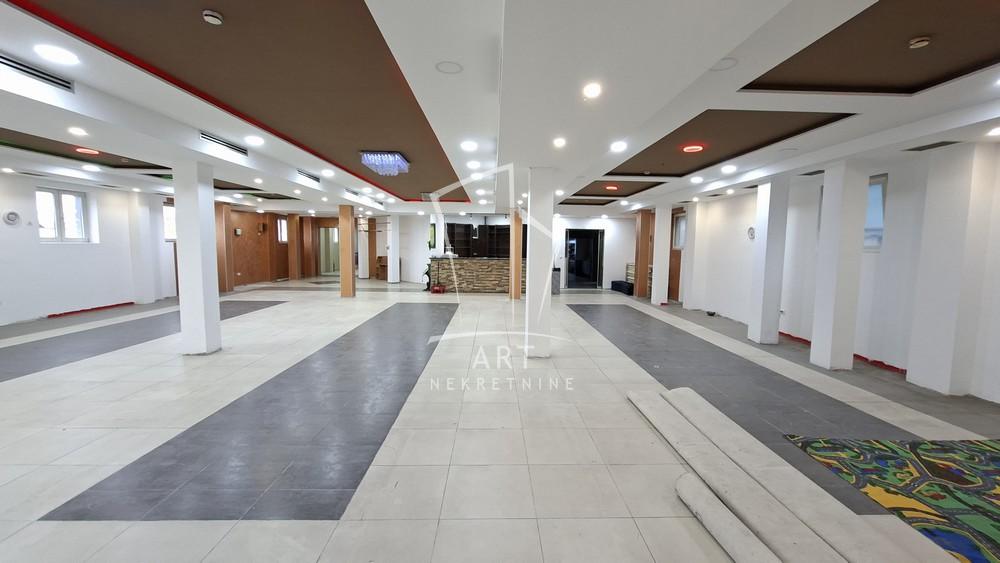 Slika 1 - Surčinska,  Lokal za izdavanje, 400m2, 4.000€