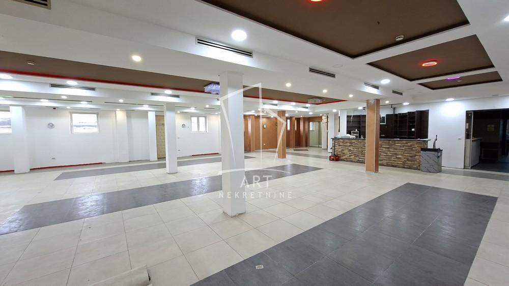 Slika 2 - Surčinska,  Lokal za izdavanje, 400m2, 4.000€