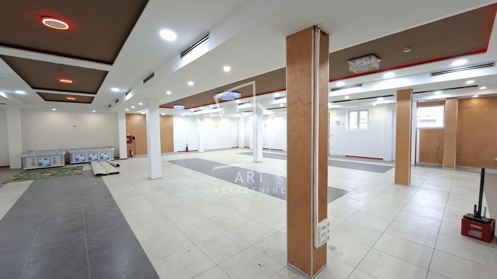 Slika 4 - Surčinska,  Lokal za izdavanje, 400m2, 4.000€
