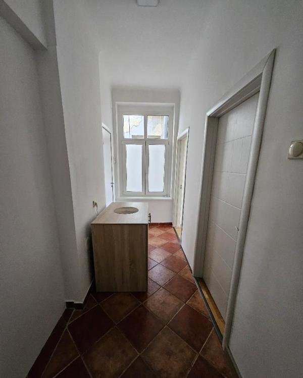 Slika 9 - Herceg Stjepana,  Lokal za izdavanje, 20m2, 300€