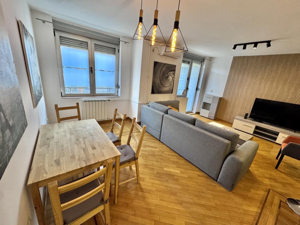 Slika 1 - Golubacka 7, Trosoban stan za izdavanje, 88m2, 1.500€