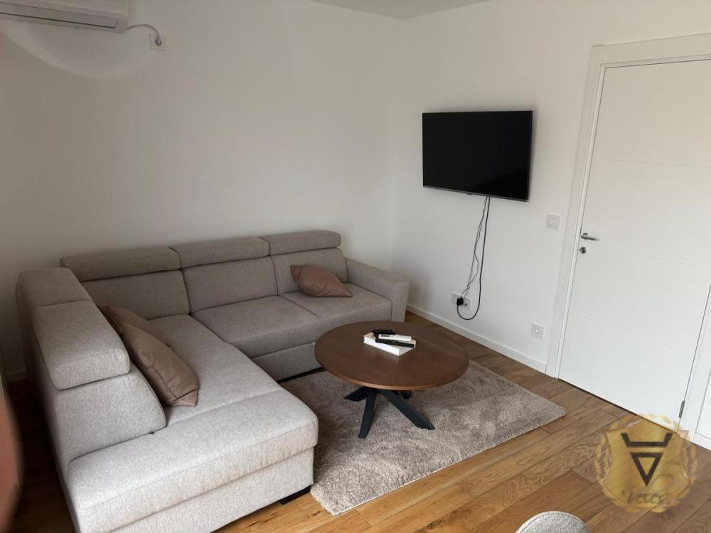 Slika 2 - Četvorosoban stan za izdavanje, 75m2, 1.200€