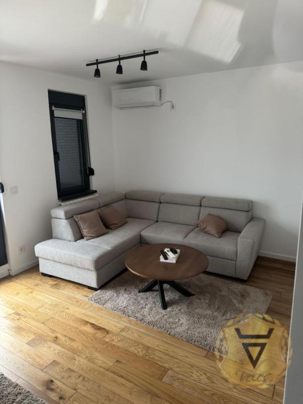 Slika 1 - Četvorosoban stan za izdavanje, 75m2, 1.200€