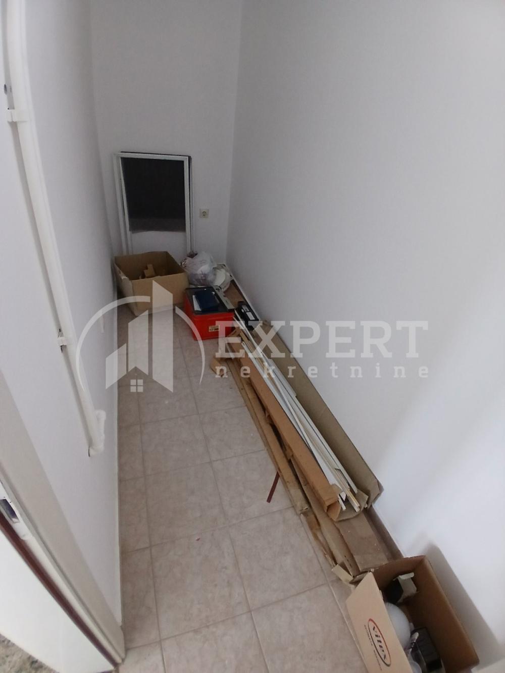 Slika 8 - Bulevar svetog cara,  Lokal za izdavanje, 152m2, 500€