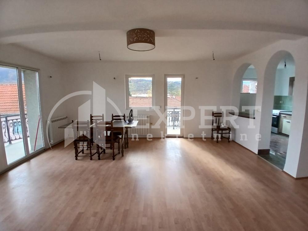 Slika 3 - Bulevar svetog cara,  Lokal za izdavanje, 152m2, 500€