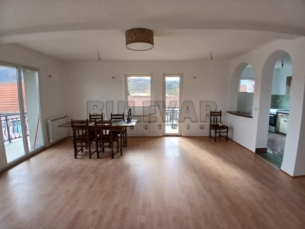 Slika 3 - Bulevar svetog cara,  Lokal za izdavanje, 152m2, 500€