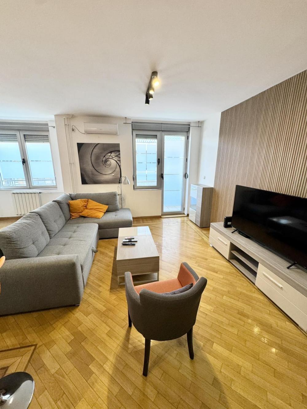 Glavna slika -Trosoban stan za izdavanje, 88m2, 1.500€