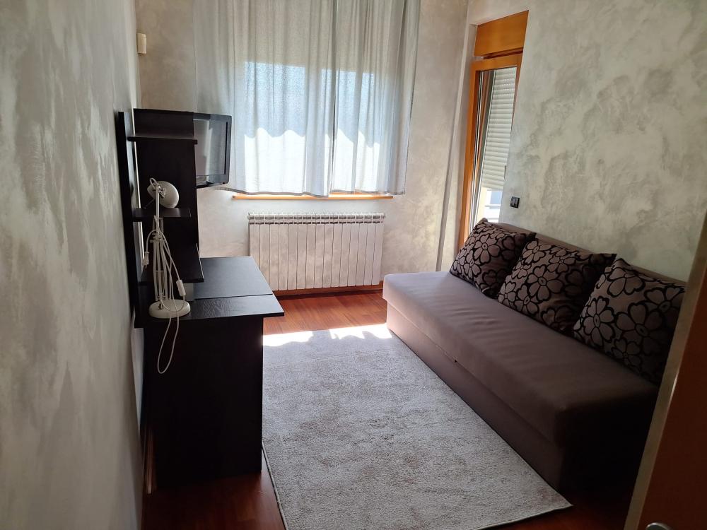 Slika 9 - Patrijarha Varnave, Trosoban stan za izdavanje, 90m2, 1.300€