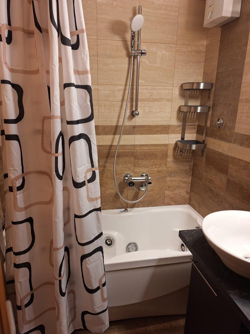 Slika 10 - Patrijarha Varnave, Trosoban stan za izdavanje, 90m2, 1.300€