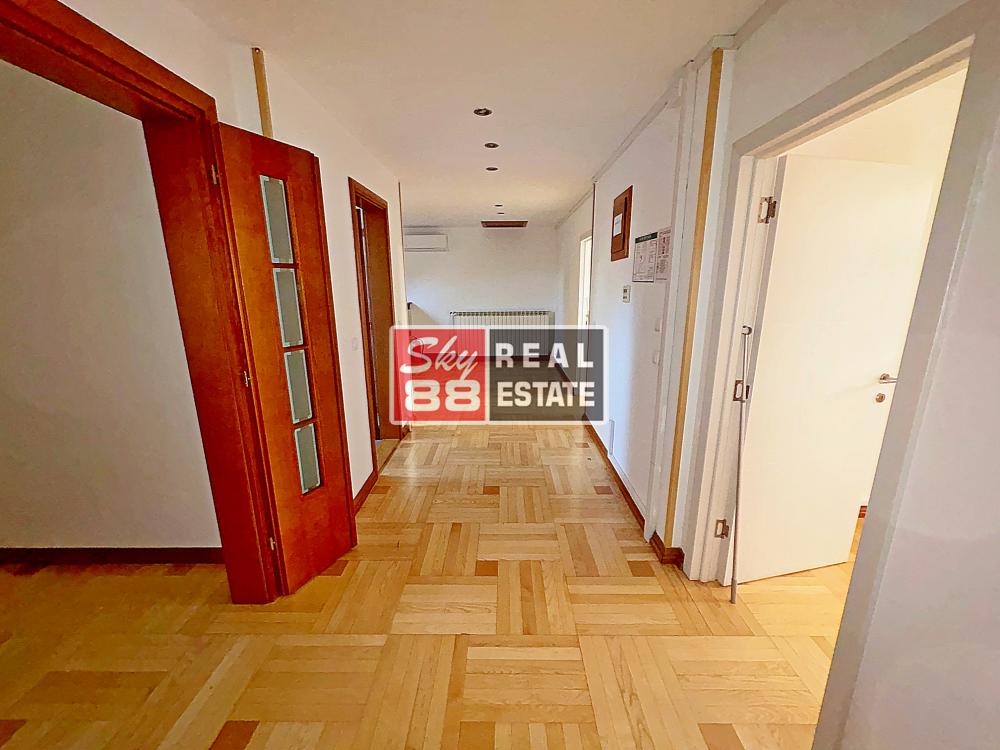 Slika 8 - Kuća za izdavanje, 350m2, 3.700€