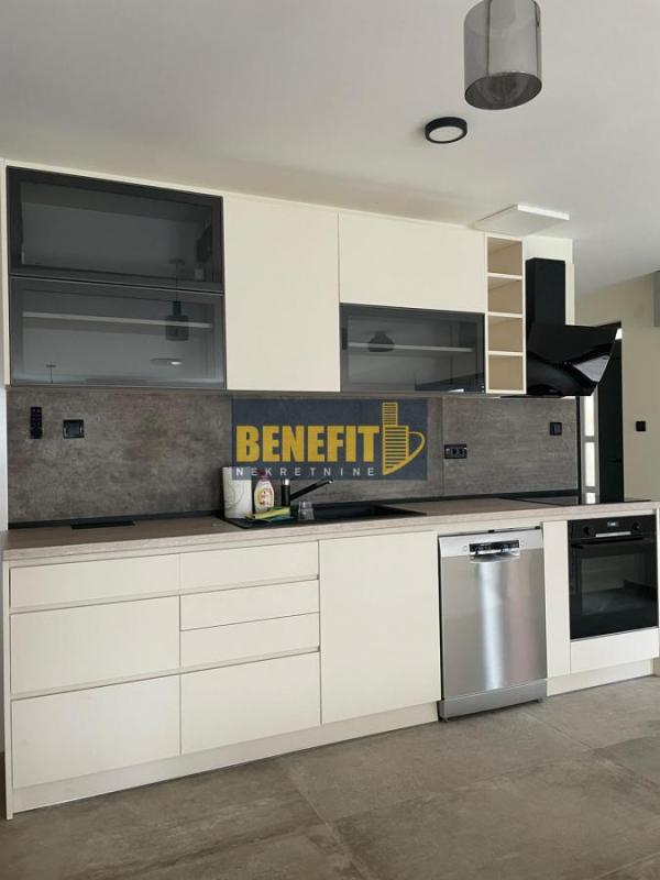 Slika 2 -  Kuća za izdavanje, 360m2, 3.500€