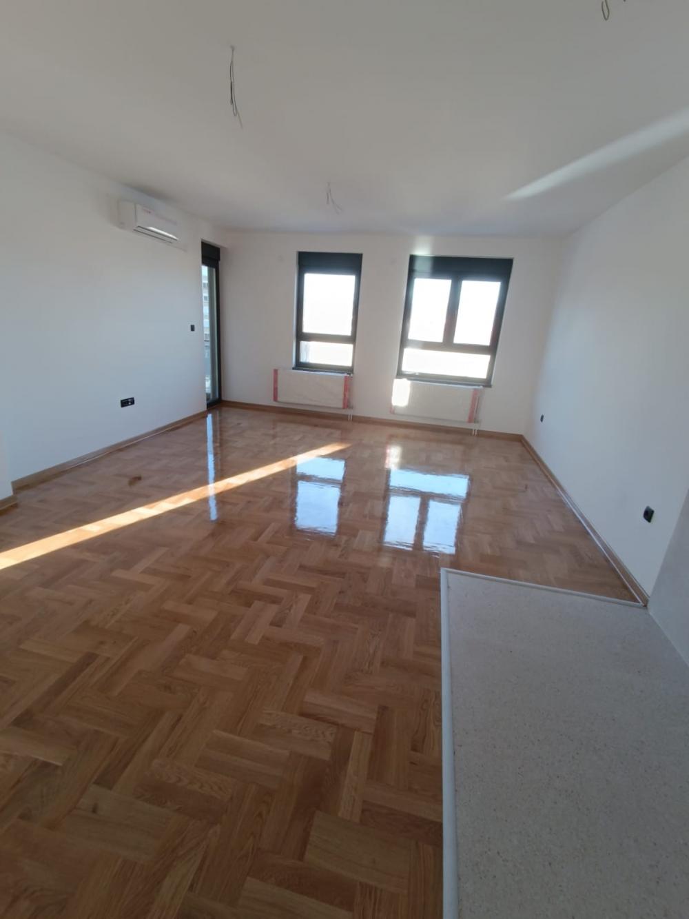 Slika 7 - Strogi centar grada, Troiposoban stan na prodaju, 77m2, 168.750€