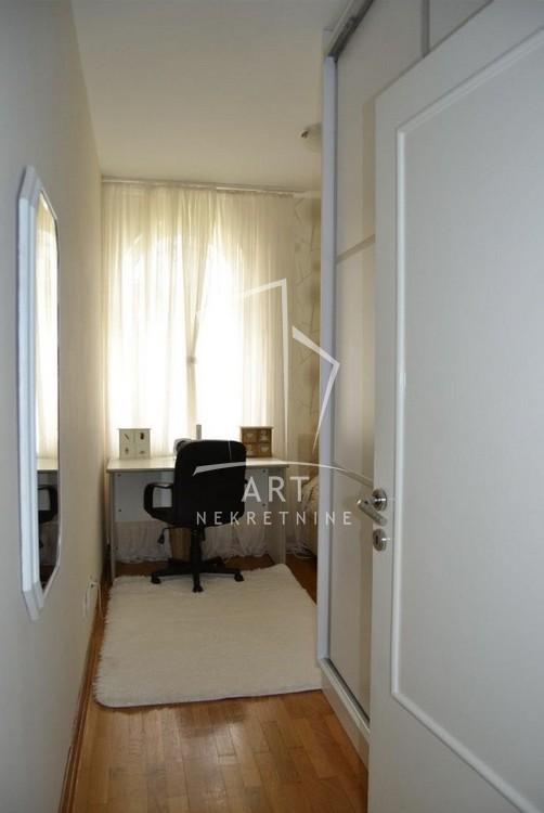 Slika 8 - Vladete Kovačevića, Četvorosoban stan za izdavanje, 108m2, 2.300€