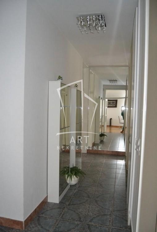 Slika 4 - Vladete Kovačevića, Četvorosoban stan za izdavanje, 108m2, 2.300€