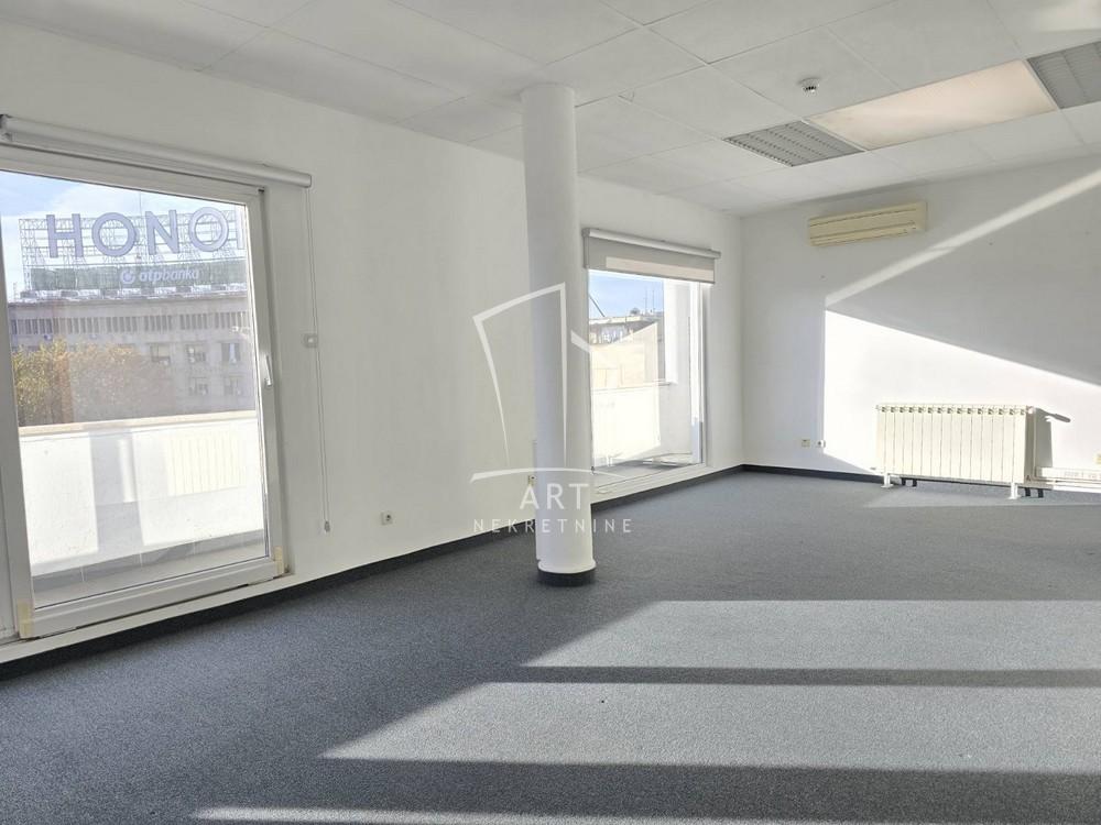 Slika 3 - Trg Nikole Pašića,  Lokal za izdavanje, 492m2, 7.000€