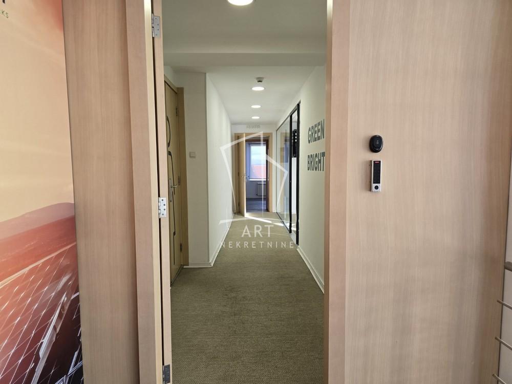 Slika 8 - Trg Nikole Pašića,  Lokal za izdavanje, 492m2, 7.000€