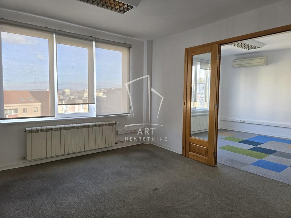 Slika 2 - Trg Nikole Pašića,  Lokal za izdavanje, 192m2, 2.700€