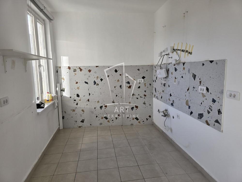 Slika 8 - Trg Nikole Pašića,  Lokal za izdavanje, 192m2, 2.700€