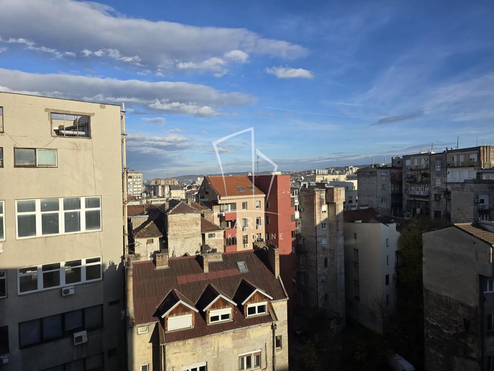 Slika 11 - Trg Nikole Pašića,  Lokal za izdavanje, 192m2, 2.700€