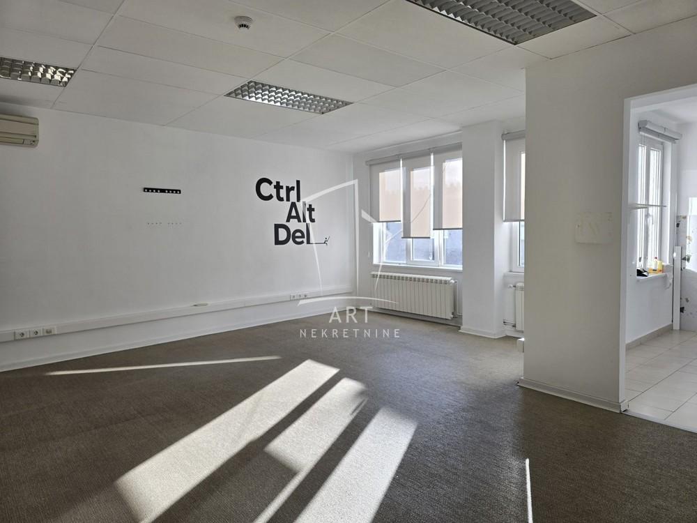 Slika 4 - Trg Nikole Pašića,  Lokal za izdavanje, 192m2, 2.700€